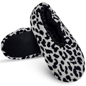 NWT - Isaac Mizrahi - Sherpa lined women’s slippers Size Large